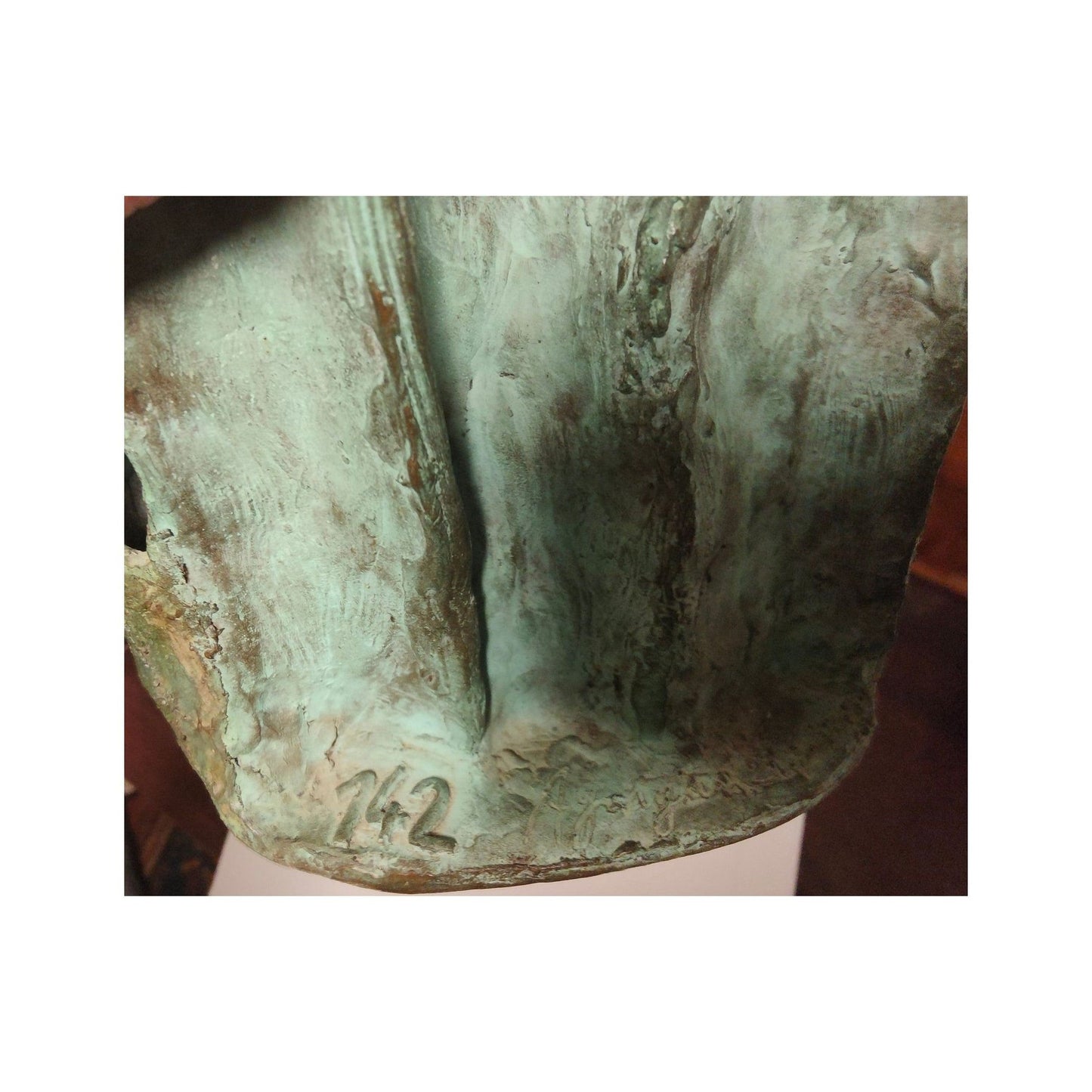 Groupe en bronze patine verte par Ayvayan Georges, signé et daté, mention PU, 25x16x8 cm