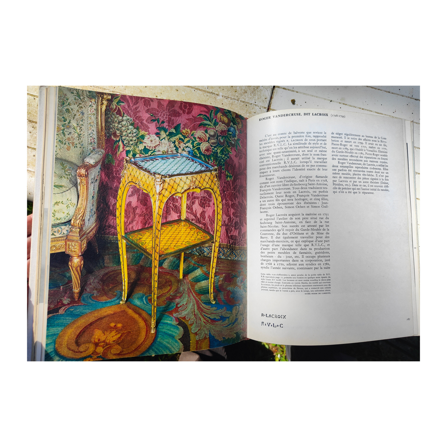 Livre ancien Les Ébénistes du XVIIIe siècle français, édition 1963 avec préface de Pierre Verlet, beau livre illustré relié toile sans jaquette.