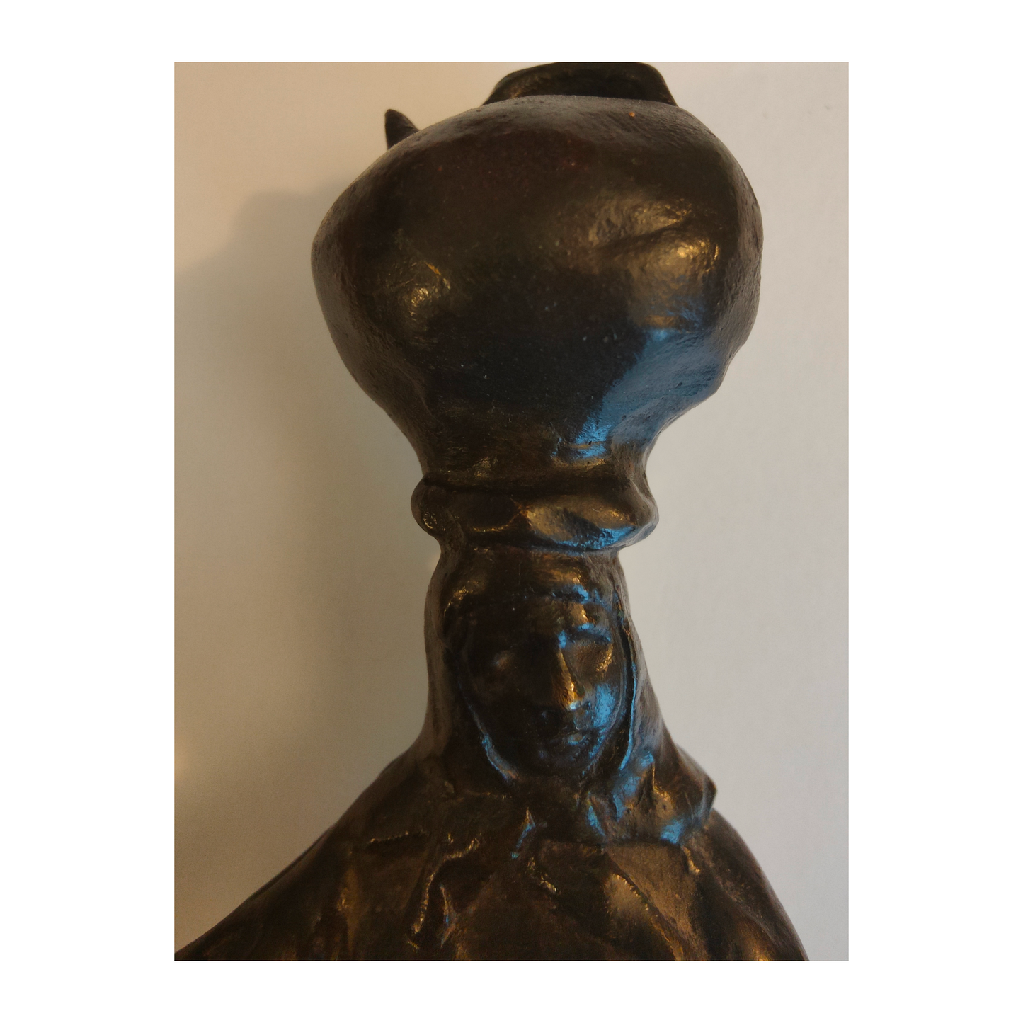 Sculpture bronze patine brune représentant porteuse d'eau shtetl, signée Serge Zelikson, Art Déco 22cm 