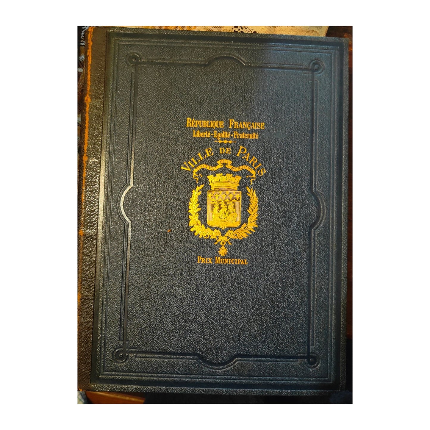 Volume relié de La Revue Scientifique, 2e semestre 1910, revue ancienne avec articles sur médecine, Titanic, armées et colonisation africaine.