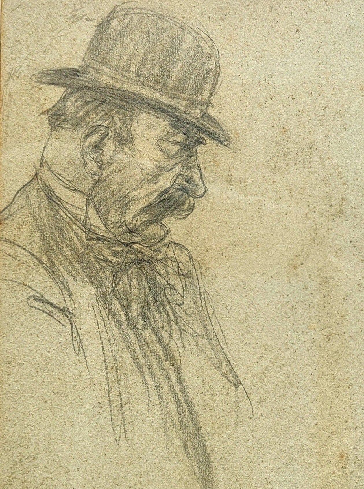 Portrait d’un homme au crayon daté à Tarbes le 23 octobre 1915, dessin ancien à signature non reconnue, présenté dans un encadrement élégant format 50 x 38 cm avec le cadre