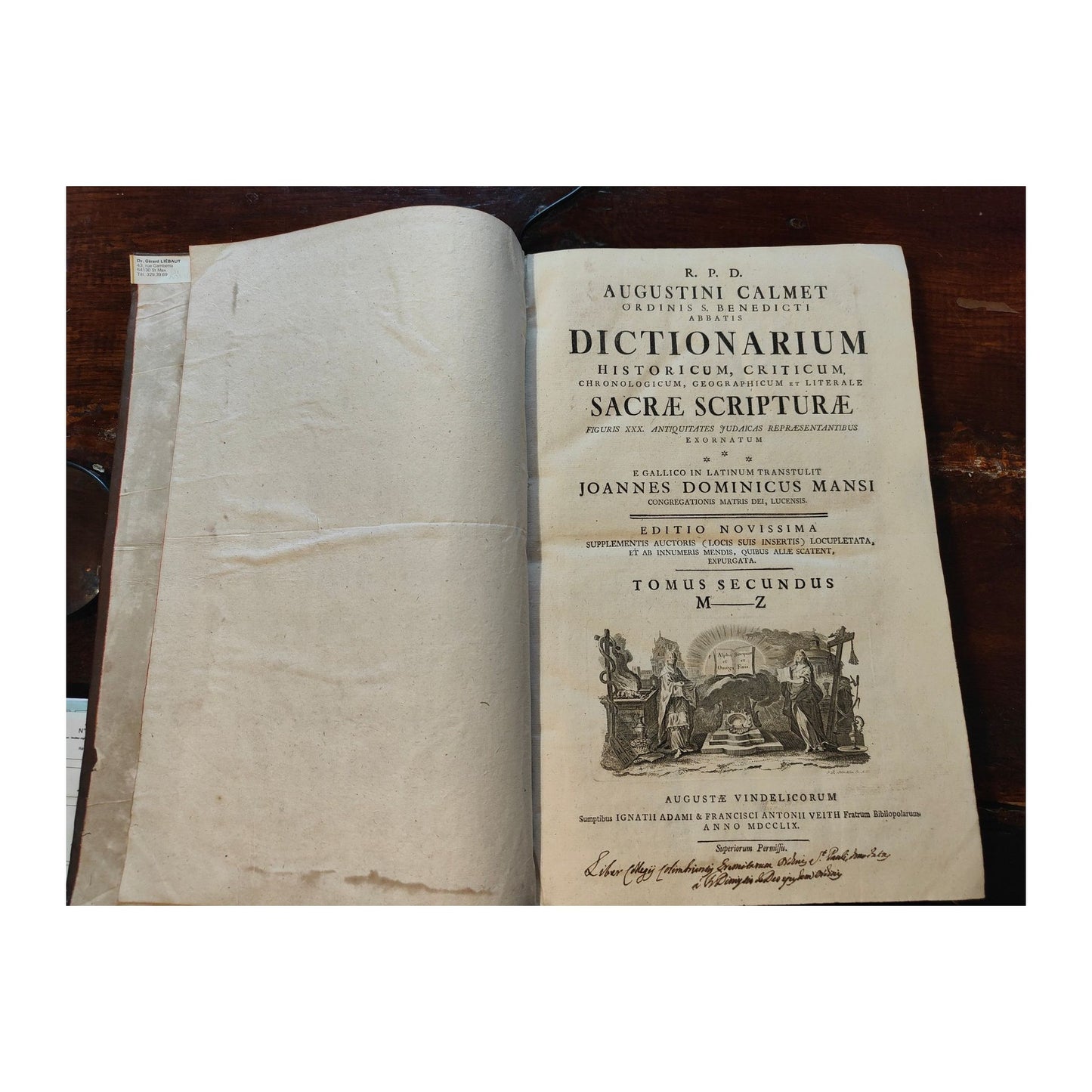 Édition latine de 1759 du Dictionnaire historique et critique de la Bible d’Augustin Calmet, deux grands volumes illustrés en très bon état, ouvrage rare et recherché.